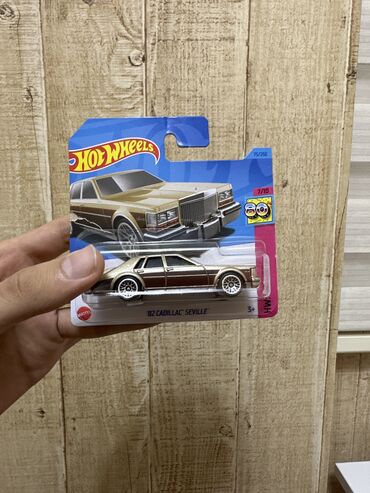 bağlı burunlu uşaq bosonojkaları: Hot wheels Regular model.
Cadillac Seville 1982.
Qutusu bağlıdır