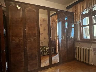 умывальник satilir: İşlənmiş, Düz dolab, Qarderob, paltar dolabı