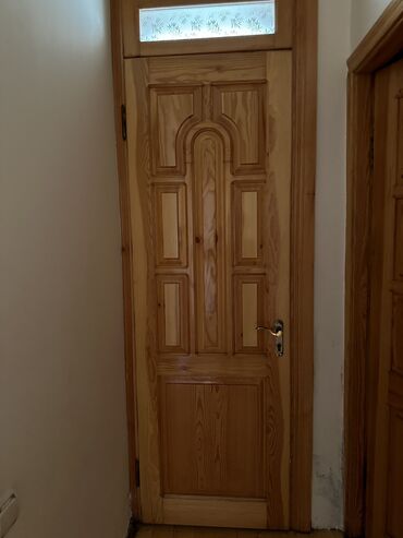 otağ qapı: Bir eded qapı satılır.Təmirlə əlaqədar.Ölçüsü eni 80 uzunlugu 2 metr