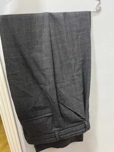 Kostyumlar: Dəst birlikdə Pencək Bershka Şalvar Zara. Dəst olaraq satılır 15 AZN — 6