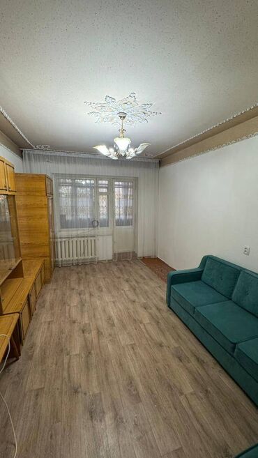 квартира сатылат токмок: 1 комната, 35 м², 106 серия, 2 этаж, Косметический ремонт