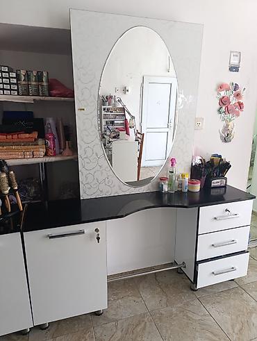 stol salon: İşlənmiş, Makiyaj üçün masa, Güzgülü — 1