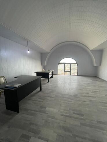 джал дома: Офисное/коммерческое помещение - Просторный зал открытой планировки с