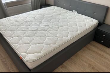 прикроватные тумбочки из экокожи: Спальный гарнитур, Б/у, Двуспальная кровать, цвет - Серый