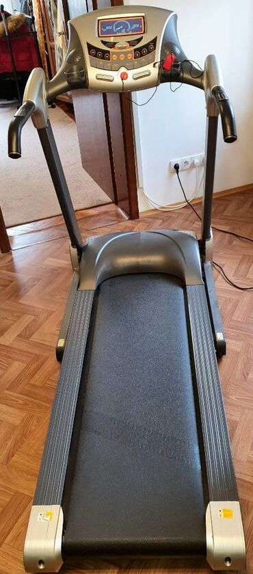 Treadmills: Masivna traka za stabilnost trčanja-jaka gvozdena konstrukcija;