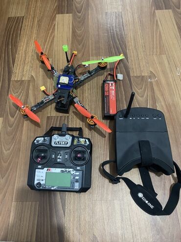 начное видения: FPV‑набор Состав комплекта: - Гоночный квадрокоптер на карбоновой