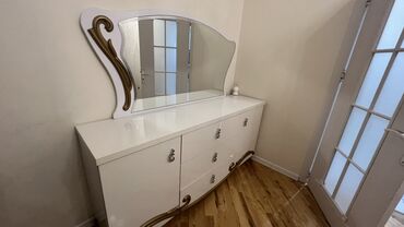 mebel qulpu: Güzgülü