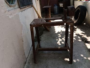 Ev və bağ: Metalkəsən torna dəzgahının karkası və patrondan ibarət baza qurğusu — 4