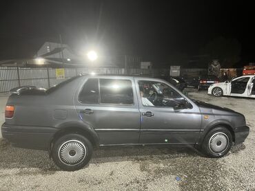 арзан машина мерс: Volkswagen Vento: 1993 г., 1.8 л, Механика, Бензин, Седан