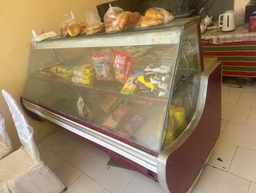 demir vitrin: Kod 2425 Vitrin soyuducu işləkdi tecili satılır qiymət 170 azn . Unv