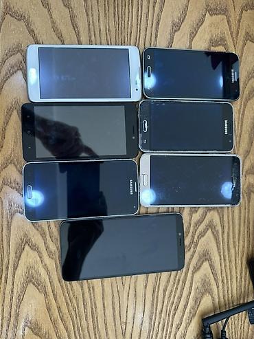 google pixel fold: Bir yerdə müxtəlif model smartfonlar toplusu. Dəstdə olan modellər — 2