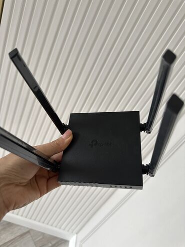 Модемы и сетевое оборудование: Продам роутер Tp-link