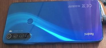 tərcümə foto: Redmi smartfon – mavi-bənövşəyi gradient arxa panel - Arxa paneldə — 1