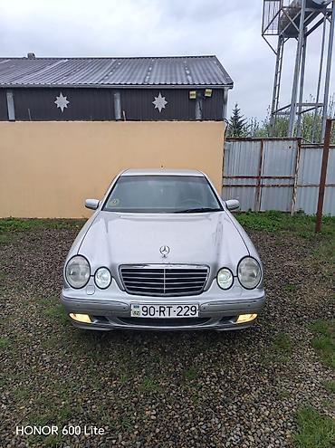 Mercedes-Benz: Mercedes-Benz E-Class: 2.4 l | 2000 il Sedan — 3