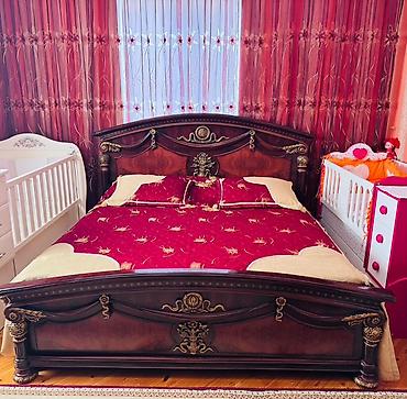 Mebel: Klassik üslubda yataq otağı mebel dəsti Tərkibi: - 4 qapılı iri — 5