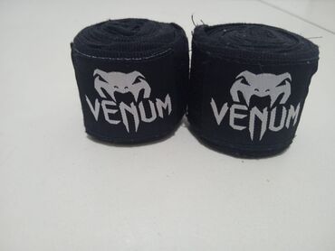 Borilački sportovi: Venum boxing kit includes 14 oz black boxing gloves with gold and — 12