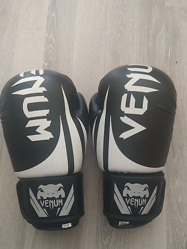 Əlcəklər: Məhsul: Venum boks əlcəkləri - Rəng: qara-ağ - Ölçü/çəki: 10 oz - 1 — 3