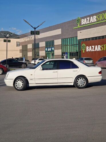 Mercedes-Benz: Mercedes-Benz E‑Class (W210) sedan - Rəng: ağ - Kuzov: 4 qapılı sedan — 13