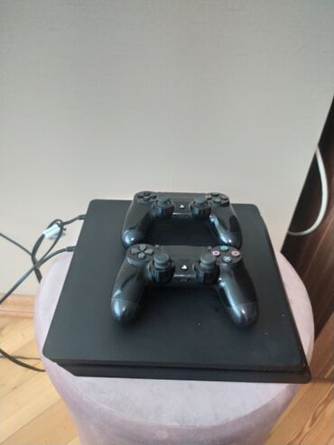 ps4 irşad: Ps 4 408 GB 2 pult icindəki oyunlar Pes2021Fifa 25(demo),Mortal