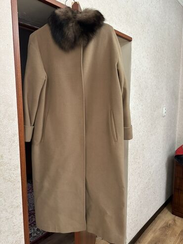 срочно продаю в связи с переездом: Пальтолор, Классика, Күз-жаз, Узун модель, Жылуулоо менен