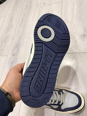 кроссовки мужские лининг: Кроссовки Li-Ning, размер 40. Выполнены из бычьей кожи. Низкий силуэт — 4