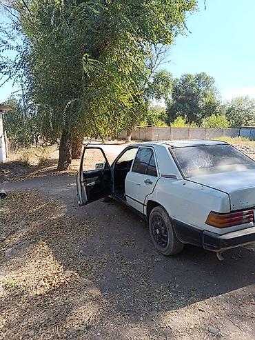 bmw m235i: Mercedes-Benz 190: 1986 г., 2 л, Механика, Седан — 7