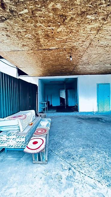 Продажа коттеджей и домов: Продаётся двухэтажный жилой дом с закрытым двором и просторной крытой — 3