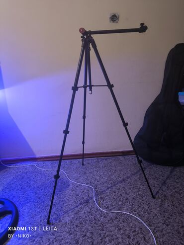 tripod qiymətləri: Tripod Tecili Satiram Yigila Bilir Çantasi Qutusu Her Şeyi Var Telefon