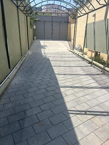 qlobus bar: Beton səki daşları (pavers) – boz rəng - Ölçü: təqribən 20 x 10 sm — 1