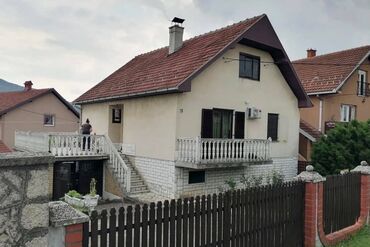 Kuće na prodaju: 240 kv. m, 6 soba — 2