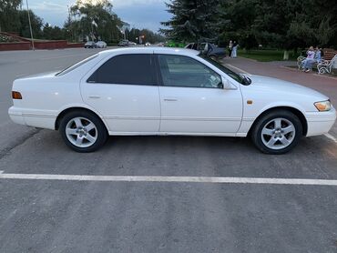 футболка хорошего качества: Toyota Camry: 1999 г., 2.2 л, Автомат, Бензин, Седан