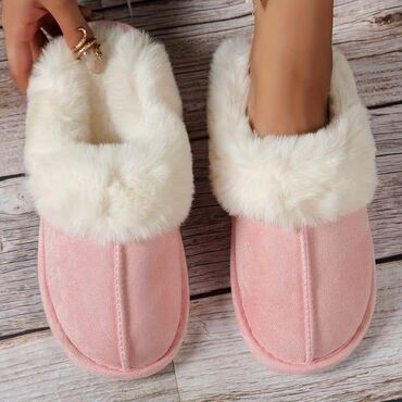 Slippers: Indoor slippers, 40