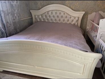 Мебель: Двуспальная Кровать, Б/у