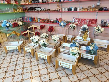 Информатика: Toy,nişan,həri xonçaları və digər toy məhsulları satılır. Suvenirlər