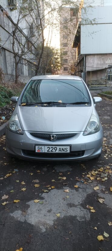 молочный машинка: Honda Fit: 2005 г., 1.3 л, Автомат, Бензин, Фургон