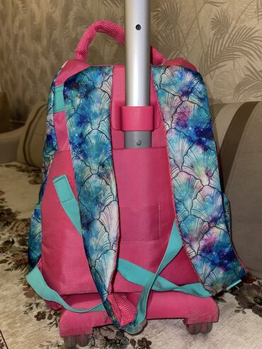 Çantalar: Mektebli çantasi ve yemek çantasi. Dest sekilde satilir. Sentyabrda — 7