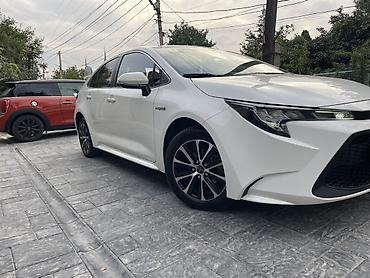 Toyota Corolla: 2023 г., 1.8 л, Вариатор, Гибрид, Седан