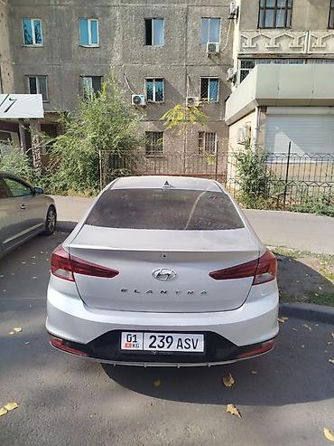 стоп соната: Hyundai Elantra: 2018 г., Седан — 1