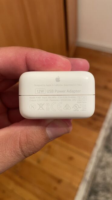 Зарядные устройства: Apple USB Adapter 12W Продам адаптер apple 12W оригинал В отличном