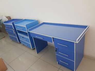 медицинская мебель бу: Продам медицинский стол и две тумбочки. Размеры : Стол: 60/120 Высота