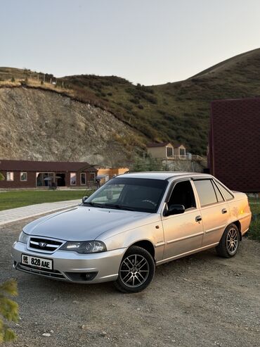 машина лонос: Daewoo Nexia: 2010 г., 1.6 л, Механика, Бензин, Седан