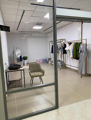 Кронштейны и вешалки для одежды (набор для бутика) - В комплекте: 2
