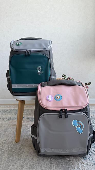 Туристические рюкзаки: Представлена коллекция детских рюкзаков различных размеров и цветов. В — 13