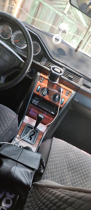 крыло на 124: Mercedes-Benz 220: 1992 г., 2.2 л, Автомат, Седан — 1