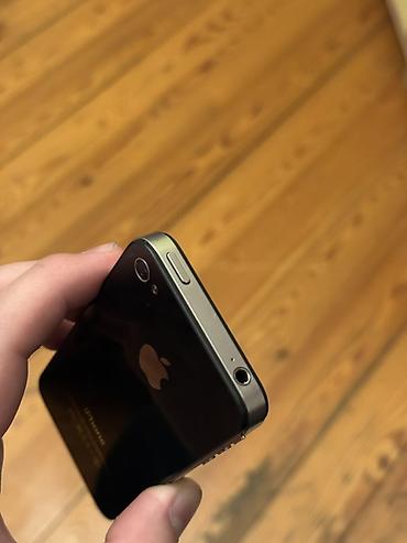 Apple iPhone: IPhone 4S, Qara — 2