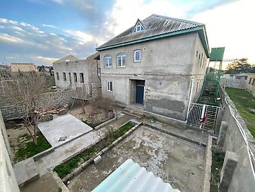 ev axtaram: Satışda həyət evi – geniş sahəli, iki mərtəbəli. Xüsusiyyətlər: - Tam — 1