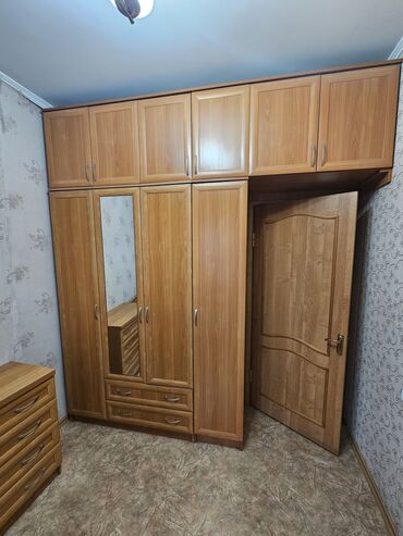 срочно продаю спальный гарнитур: Спальный гарнитур, Б/у, Двуспальная кровать, ДСП, Самовывоз, цвет - Коричневый