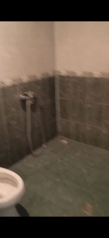 Uzunmüddətli kirayə evlər: Saray postunu keçəndən 200 m Bakıya tərəf, içəri yoldan 400 m məsafədə — 11