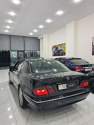 audi 6: Mercedes-Benz E-Class: 2.6 l | 2001 il Sedan — 4