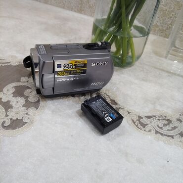 фотоаппарат canon mark 3: Sony Handycam HDR-SR10 videokamerası, yığcam dizaynı ilə videoyazı